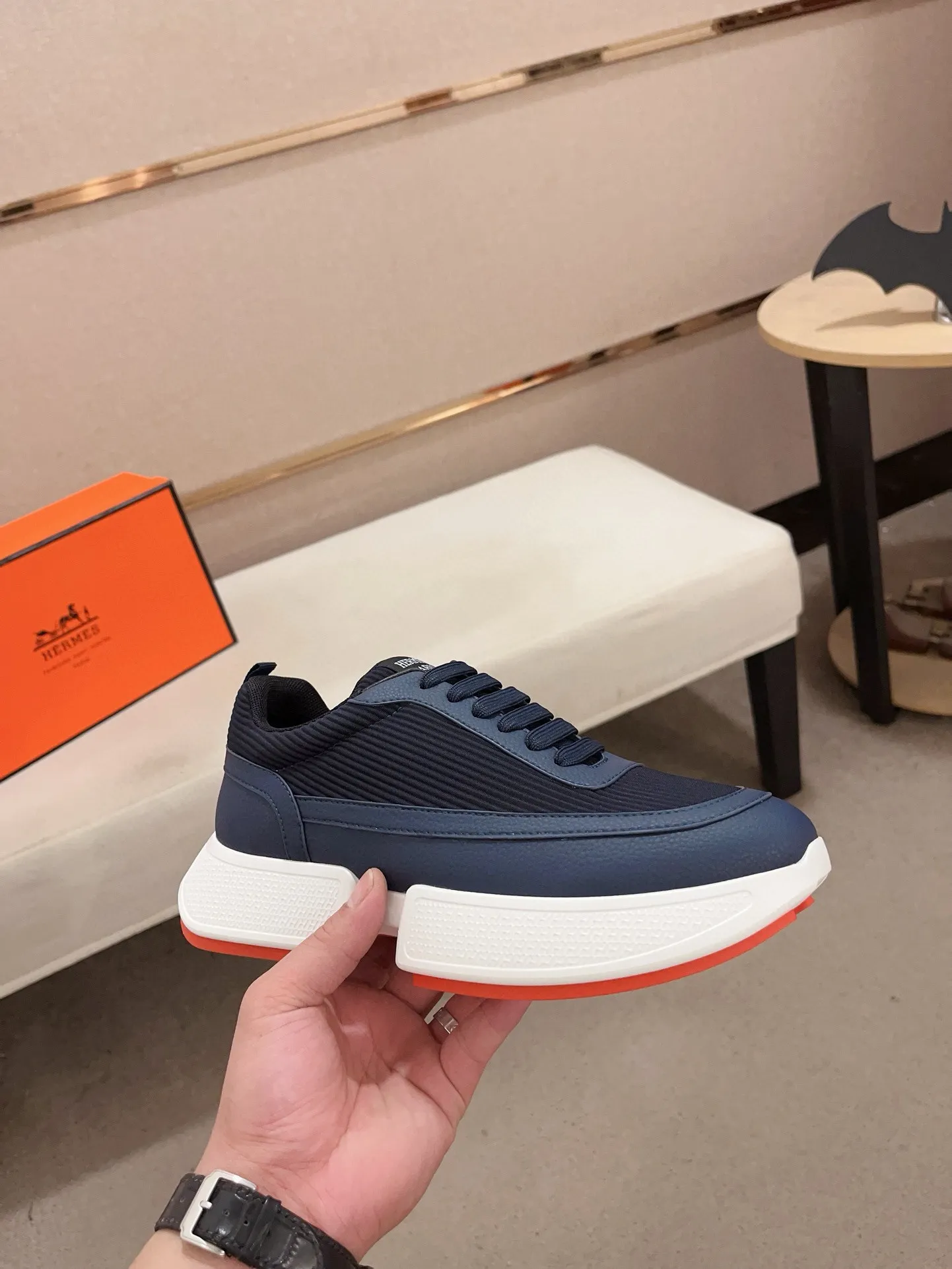 Men's clothing and shoes💰: 440💰《HERMES》【Classic original single version】Hermès; top 🔝purchasing agent🔍🔍men's latest 🇺🇸 counter sales simultaneously, imported from Italy original ▲▲cowhide ▲▲ (high-end, nobility, class) ) Exquisite workmanship (Italian 🇮🇹 imported water-dyed 🐂 cowhide lining) sole: original sole provided by the original factory, ⚠️exclusive double-layer activity·TPR·rubber·combined molded outsole; super comfortable·wear-resistant·non-slip·environmental protection The real thing is more beautiful if you take the real thing (high quality, follow the order). You can enter and exit the counter at will * Number of yards: 38-44 (45 can be customized and cannot be returned or exchanged)
